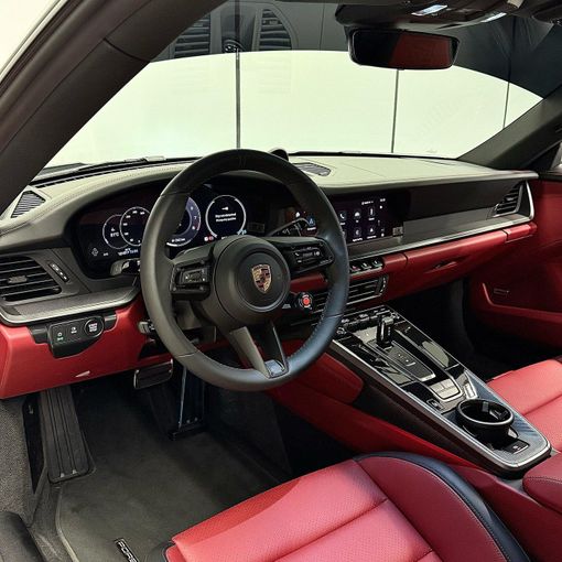 Подержанный Porsche 911 Carrera VIII (992) Рестайлинг, 3.0 л, 2025 в Дубае от AAA Motors Серебристый цвет. GCC | AUTO.AE