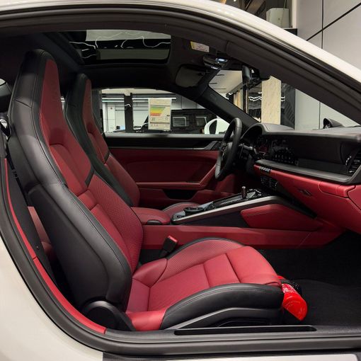 Новый Porsche 911 Carrera VIII (992) Рестайлинг, 3.0 л, 2025 в Дубае от AAA Motors Белый цвет. GCC | AUTO.AE