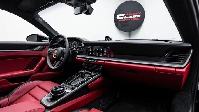 Новый Porsche 911 Carrera VIII (992) Рестайлинг, 3.0 л, 2025 в Дубае от Al Ain Class Motors Черный цвет. GCC | AUTO.AE