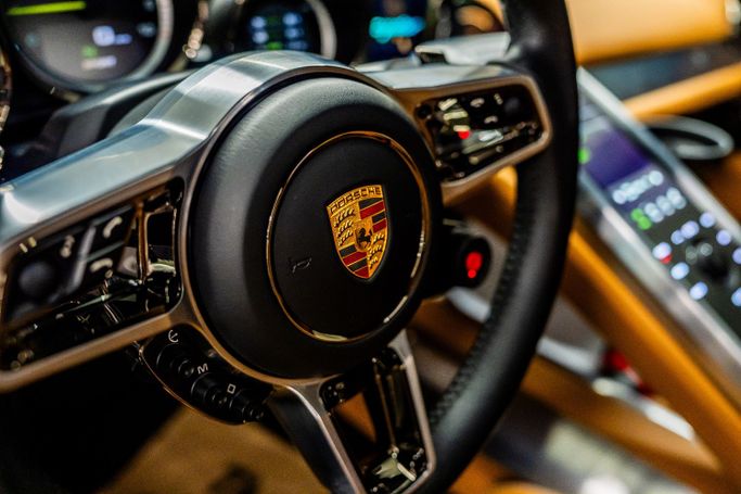 Новый Porsche 918 Spyder, 4.6 л, 2014 в Дубае Бежевый цвет. Европейская | AUTO.AE