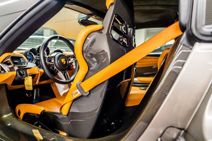 Новый Porsche 918 Spyder, 4.6 л, 2014 в Дубае Бежевый цвет. Европейская | AUTO.AE