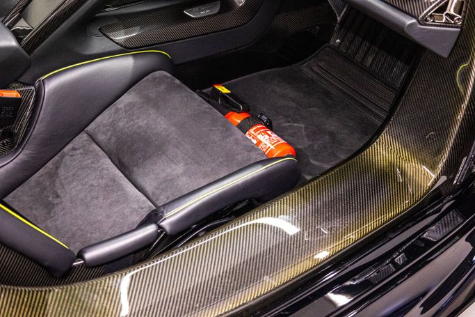 Подержанный Porsche 918 Spyder, 4.6 л, 2015 в Дубае от PUPIL OF FATE MOTORS Черный цвет. Европейская | AUTO.AE