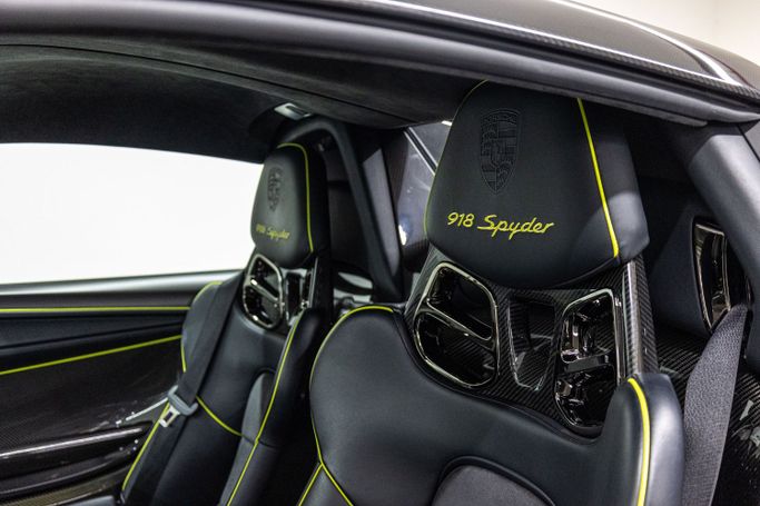 Подержанный Porsche 918 Spyder, 4.6 л, 2015 в Дубае от PUPIL OF FATE MOTORS Черный цвет. Европейская | AUTO.AE
