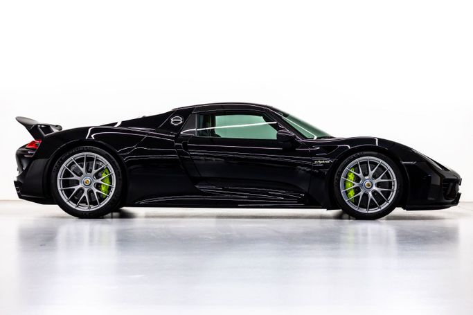 Подержанный Porsche 918 Spyder, 4.6 л, 2015 в Дубае от PUPIL OF FATE MOTORS Черный цвет. Европейская | AUTO.AE