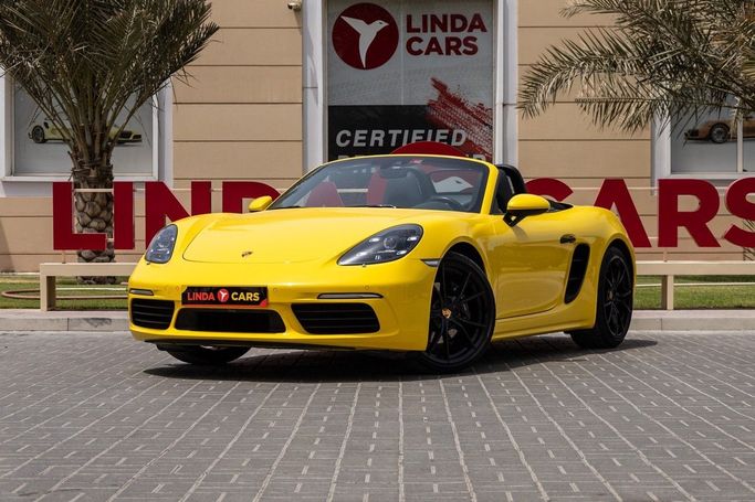 Подержанный Porsche Boxster IV 718 (982), 2.0 л, 2020 в Дубае от Linda Cars Желтый цвет. GCC | AUTO.AE