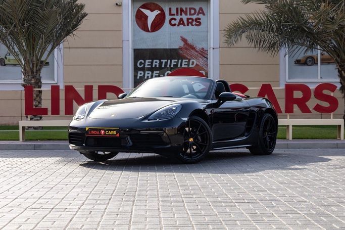 Подержанный Porsche Boxster IV 718 (982), 2.0 л, 2022 в Дубае от Linda Cars Черный цвет. GCC | AUTO.AE