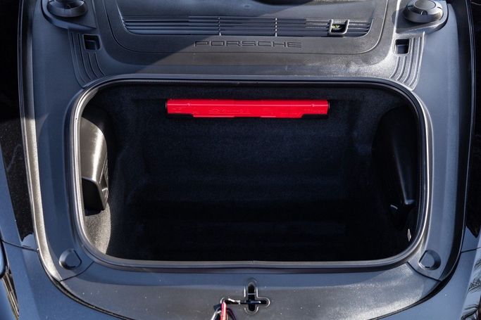 Подержанный Porsche Boxster IV 718 (982), 2.0 л, 2022 в Дубае от Linda Cars Черный цвет. GCC | AUTO.AE