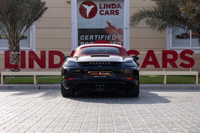 Подержанный Porsche Boxster IV 718 (982), 2.0 л, 2022 в Дубае от Linda Cars Черный цвет. GCC | AUTO.AE