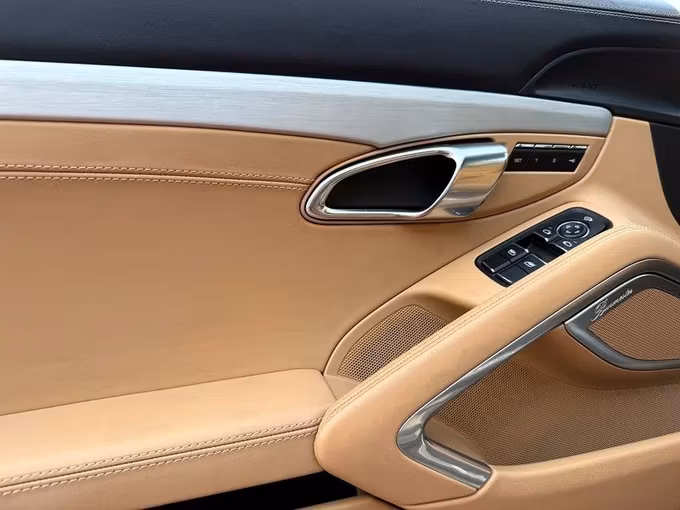 Подержанный Porsche Boxster S IV 718 (982), 2.5 л, 2023 в Дубае от Shamil Motors Зеленый цвет. Американская | AUTO.AE