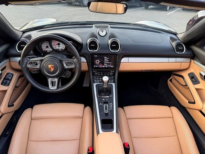 Подержанный Porsche Boxster S IV 718 (982), 2.5 л, 2023 в Дубае от Shamil Motors Зеленый цвет. Американская | AUTO.AE