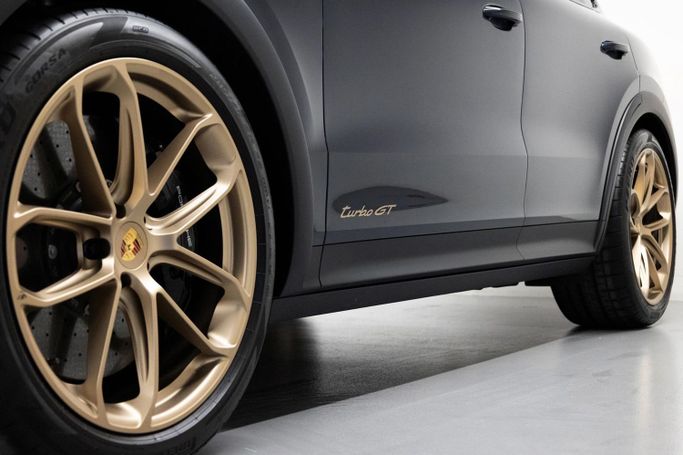 Подержанный Porsche Cayenne S Coupé III, 2.9 л, 2024 в Дубае от PUPIL OF FATE MOTORS Синий цвет. GCC | AUTO.AE