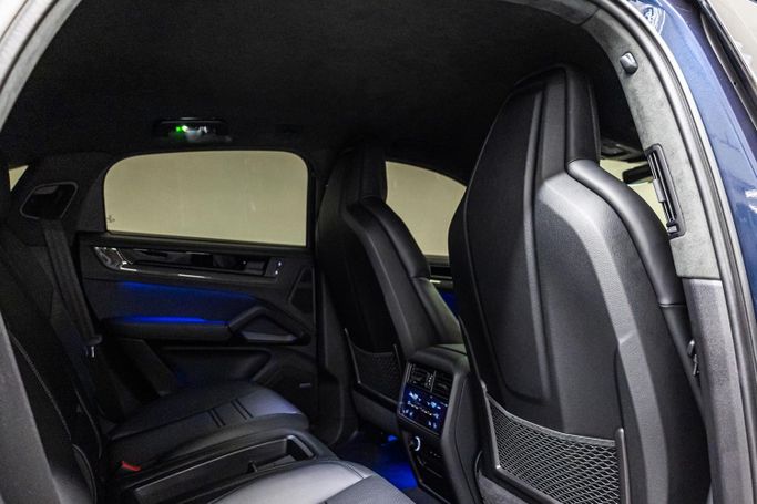 Подержанный Porsche Cayenne S Coupé III, 2.9 л, 2024 в Дубае от PUPIL OF FATE MOTORS Синий цвет. GCC | AUTO.AE
