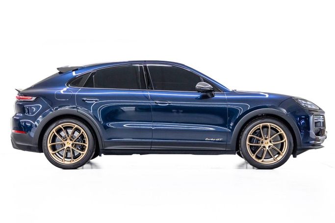 Подержанный Porsche Cayenne S Coupé III, 2.9 л, 2024 в Дубае от PUPIL OF FATE MOTORS Синий цвет. GCC | AUTO.AE
