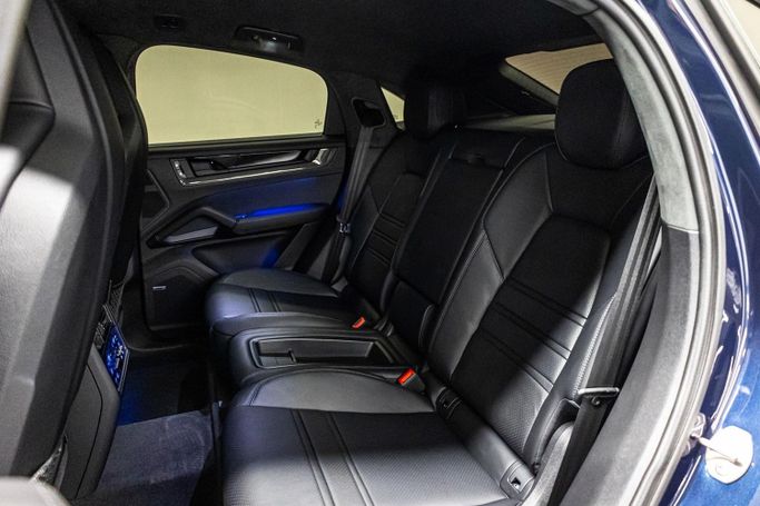 Подержанный Porsche Cayenne S Coupé III, 2.9 л, 2024 в Дубае от PUPIL OF FATE MOTORS Синий цвет. GCC | AUTO.AE