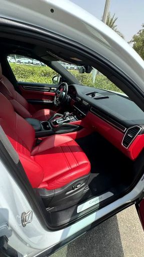 مستعملة Porsche Cayenne Coupé III, 3.0 l, 2022 في في دبي من Alta Class Motors، اللون أبيض. مواصفات الخليج | AUTO.AE