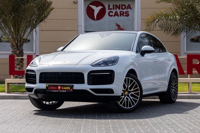 Подержанный Porsche Cayenne Coupé III, 3.0 л, 2022 в Дубае от Linda Cars Белый цвет. GCC | AUTO.AE