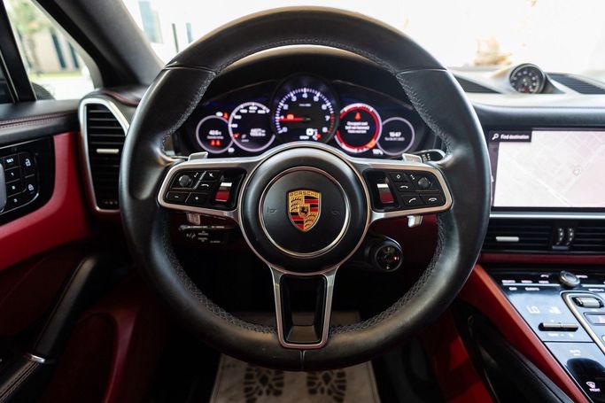 Подержанный Porsche Cayenne Coupé III, 3.0 л, 2022 в Дубае от Linda Cars Белый цвет. GCC | AUTO.AE