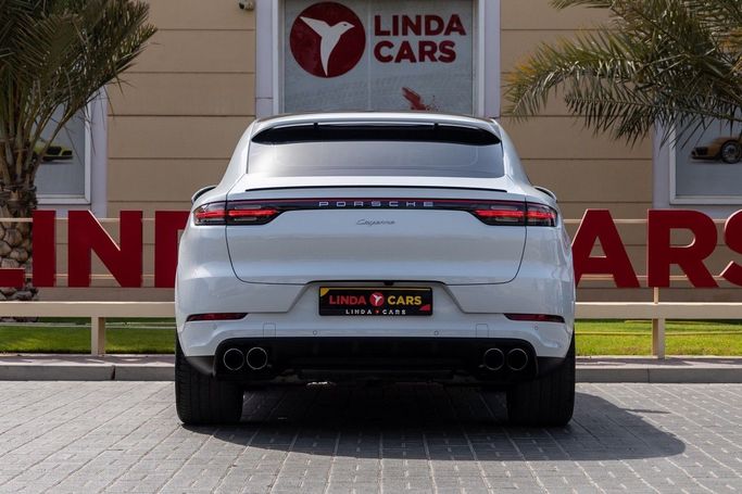 Подержанный Porsche Cayenne Coupé III, 3.0 л, 2022 в Дубае от Linda Cars Белый цвет. GCC | AUTO.AE