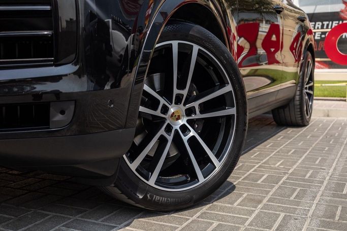Подержанный Porsche Cayenne Coupé III Рестайлинг, 3.0 л, 2024 в Дубае от Linda Cars Черный цвет. GCC | AUTO.AE