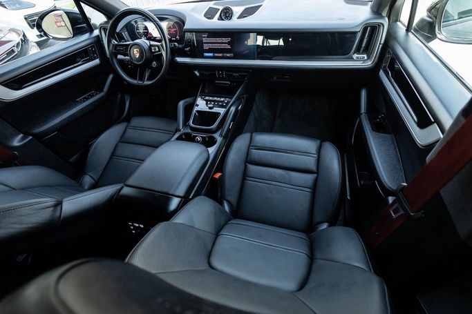 Подержанный Porsche Cayenne Coupé III Рестайлинг, 3.0 л, 2024 в Дубае от Linda Cars Черный цвет. GCC | AUTO.AE