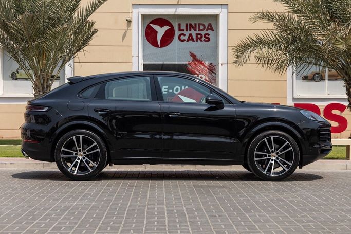 Подержанный Porsche Cayenne Coupé III Рестайлинг, 3.0 л, 2024 в Дубае от Linda Cars Черный цвет. GCC | AUTO.AE
