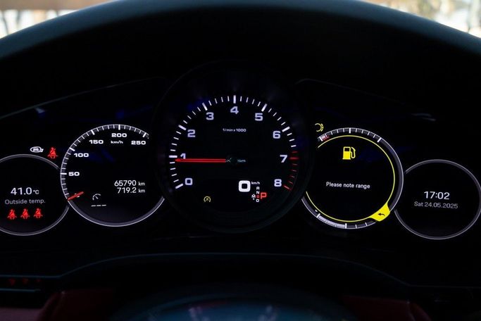 Подержанный Porsche Cayenne III Рестайлинг, 3.0 л, 2023 в Дубае от Linda Cars Черный цвет. GCC | AUTO.AE