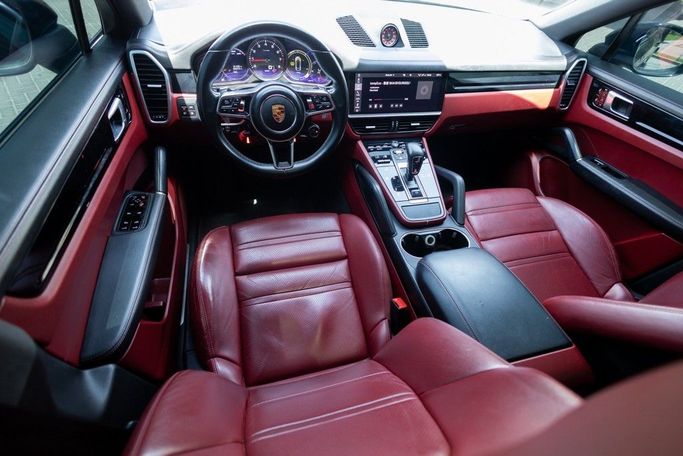 Подержанный Porsche Cayenne III, 3.0 л, 2021 в Дубае от Linda Cars Черный цвет. GCC | AUTO.AE