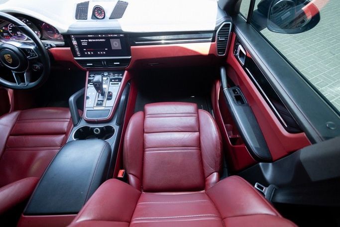 Подержанный Porsche Cayenne III, 3.0 л, 2021 в Дубае от Linda Cars Черный цвет. GCC | AUTO.AE