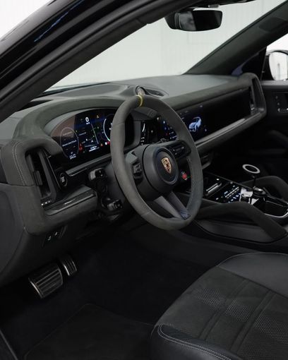 Подержанный Porsche Cayenne Turbo GT Coupé III Рестайлинг, 4.0 л, 2024 в Дубае от GCC Super Motors Черный цвет. GCC | AUTO.AE