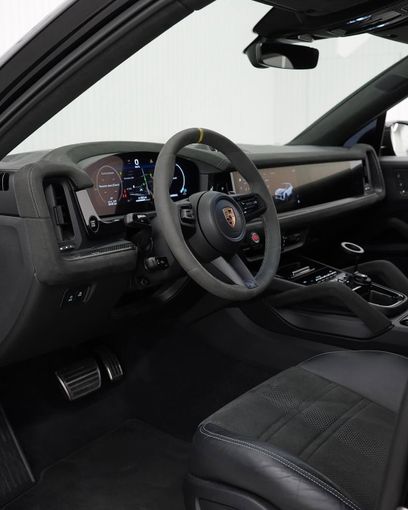 Подержанный Porsche Cayenne Turbo GT Coupé III Рестайлинг, 4.0 л, 2024 в Дубае от GCC Super Motors Черный цвет. GCC | AUTO.AE