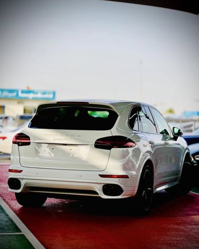 Used Porsche Cayenne GTS III, 4.0 l, 2017 in Dubai by Lakhani Motors, White color. Japanese Specs | AUTO.AE