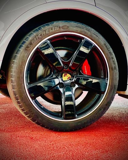 Used Porsche Cayenne GTS III, 4.0 l, 2017 in Dubai by Lakhani Motors, White color. Japanese Specs | AUTO.AE
