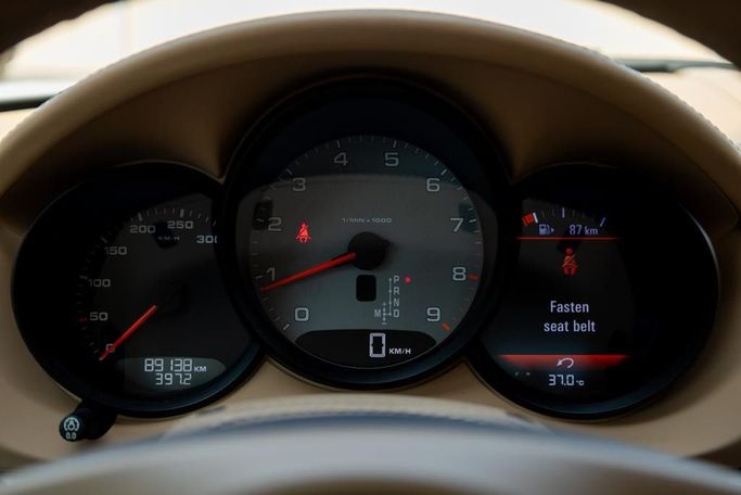 Used Porsche Cayman S II (981), 3.4 l, 2015 in Dubai by Linda Cars, White color. GCC Specs | AUTO.AE