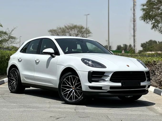 Подержанный Porsche Macan I Рестайлинг, 2.0 л, 2020 в Дубае от Alta Class Motors Белый цвет. GCC | AUTO.AE