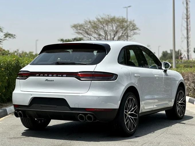 مستعملة Porsche Macan I تجميل الوجه, 2.0 l, 2020 في في دبي من Alta Class Motors، اللون أبيض. مواصفات الخليج | AUTO.AE