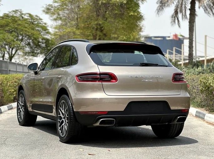 جديدة Porsche Macan I تجميل الوجه, 2.0 l, 2018 في في دبي من Alta Class Motors، اللون ذهبي. أخرى | AUTO.AE