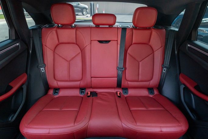 Used Porsche Macan I, 2.0 l, 2018 in Dubai by Linda Cars, White color. GCC Specs | AUTO.AE