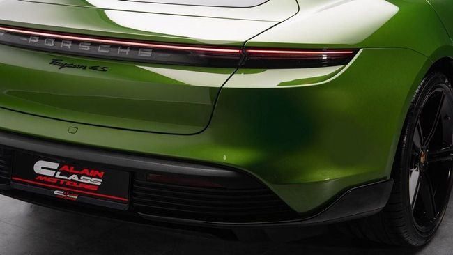 Used Porsche Taycan 4S I, 2021 in Dubai by Al Ain Class Motors, Green color. European Specs | AUTO.AE