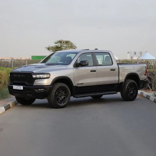 Новый RAM 1500 Crew Cab V Рестайлинг, 3.0 л, 2025 в Дубае от Auto Max Group Белый цвет. GCC | AUTO.AE