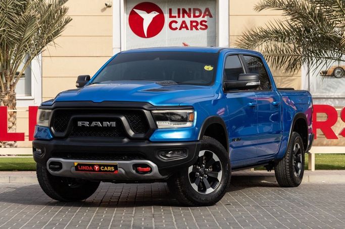 Подержанный RAM 1500 Quad Cab eTorque V, 5.7 л, 2021 в Дубае от Linda Cars Синий цвет. GCC | AUTO.AE