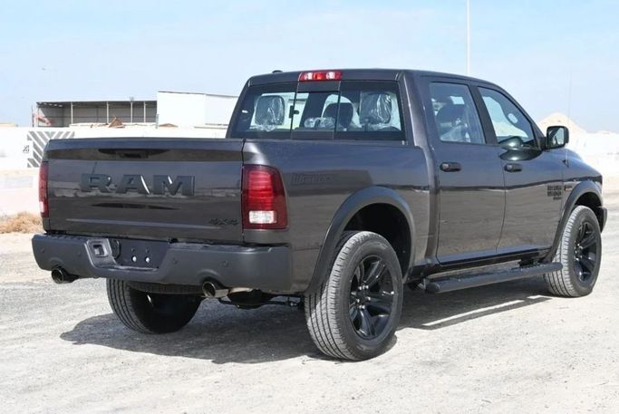 Новый RAM 1500 IV (DS/DJ), 5.7 л, 2023 в Дубае от Mohamed Hakim Motors Серый цвет. GCC | AUTO.AE