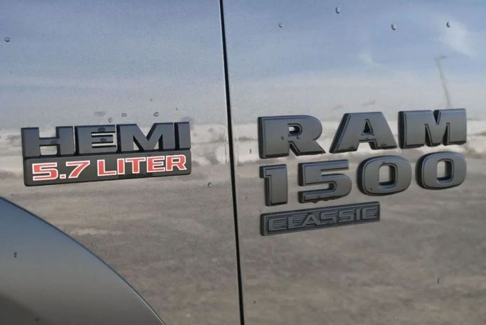 Новый RAM 1500 IV (DS/DJ), 5.7 л, 2023 в Дубае от Mohamed Hakim Motors Серый цвет. GCC | AUTO.AE