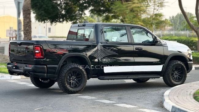 Новый RAM 1500 Crew Cab V Рестайлинг, 3.0 л, 2025 в Дубае от Falcons GT Motors FZCO Черный цвет. GCC | AUTO.AE