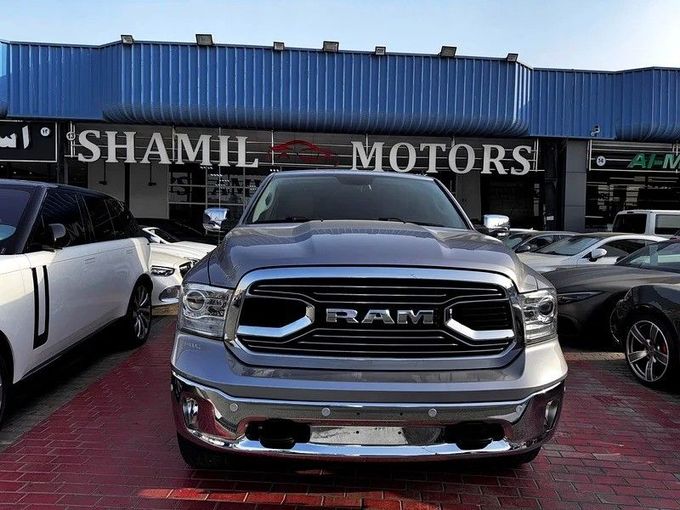 Подержанный RAM 1500 V, 5.7 л, 2020 в Дубае от Shamil Motors Серый цвет.  | AUTO.AE