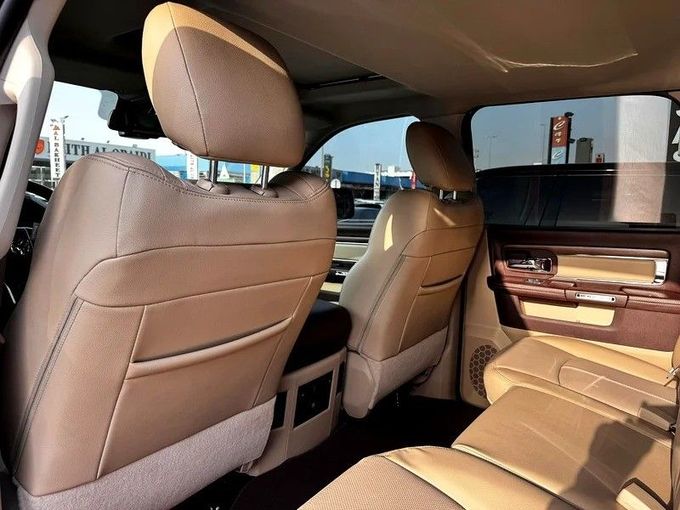 Подержанный RAM 1500 V, 5.7 л, 2020 в Дубае от Shamil Motors Серый цвет.  | AUTO.AE