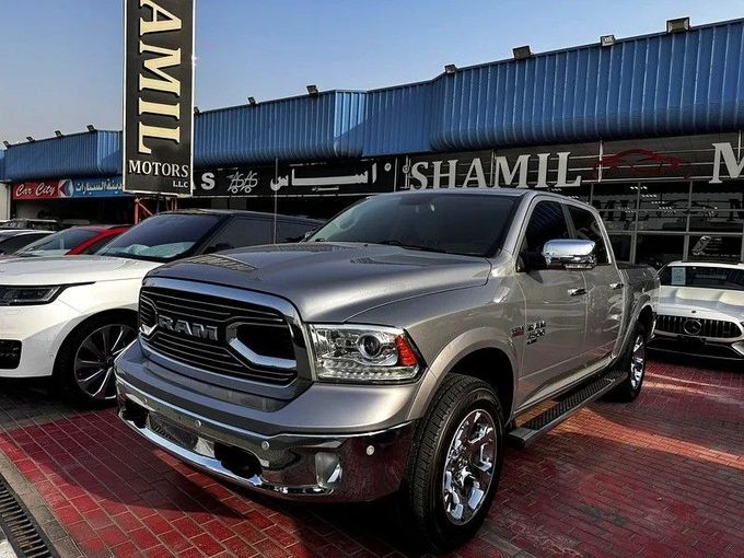 Подержанный RAM 1500 V, 5.7 л, 2020 в Дубае от Shamil Motors Серый цвет.  | AUTO.AE