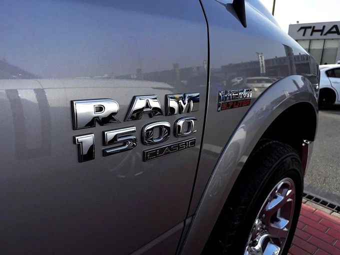 Подержанный RAM 1500 V, 5.7 л, 2020 в Дубае от Shamil Motors Серый цвет.  | AUTO.AE