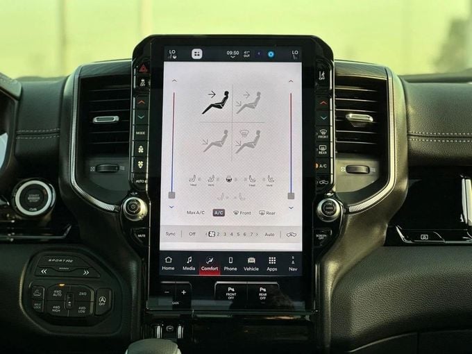 Новый RAM 1500 V Рестайлинг, 3.0 л, 2025 в Дубае от Orient Auto FZE Бежевый цвет. Канадская | AUTO.AE