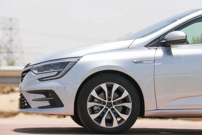 Новый Renault Megane IV Рестайлинг, 1.3 л, 2024 в Дубае от Mohamed Hakim Motors Серебристый цвет. Other | AUTO.AE