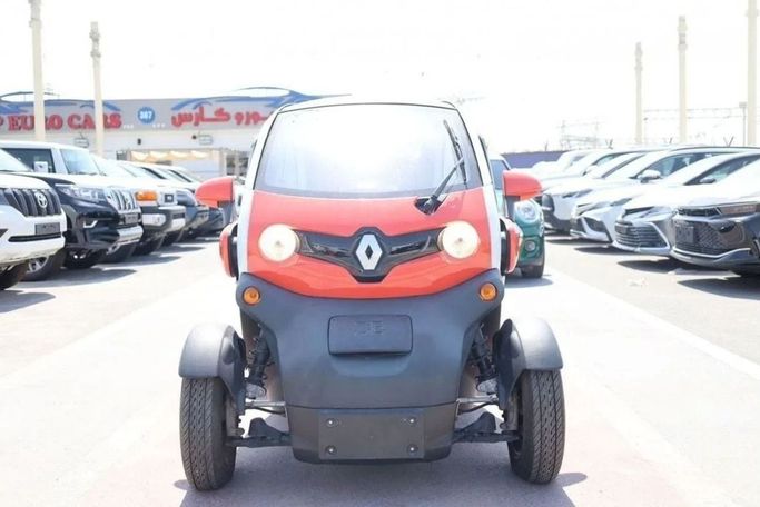 Подержанный Renault Twizy, 2017 в Дубае от Top Euro Cars Оранжевый цвет.  | AUTO.AE